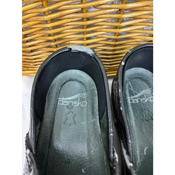 Women's Dansko Clogs Size 38 Black - Picture 2 of 8